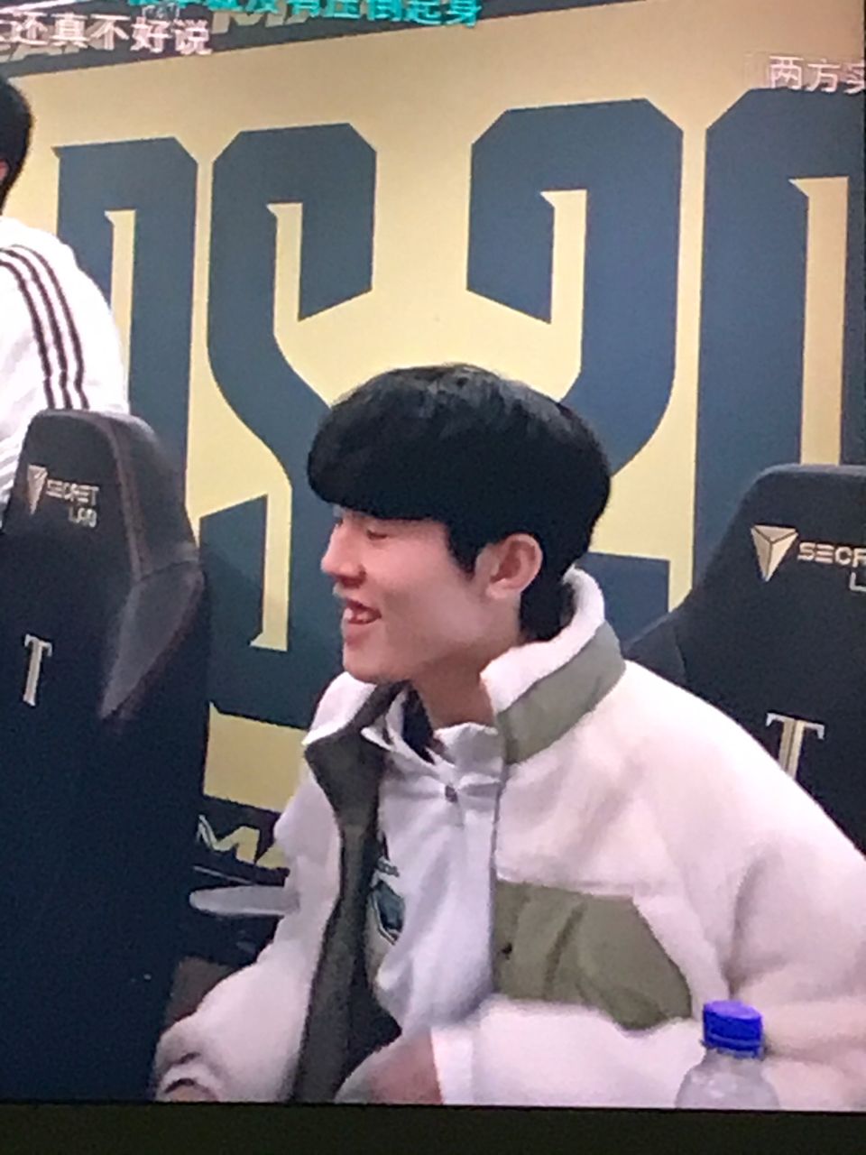 齐头并进地 齐头并进地