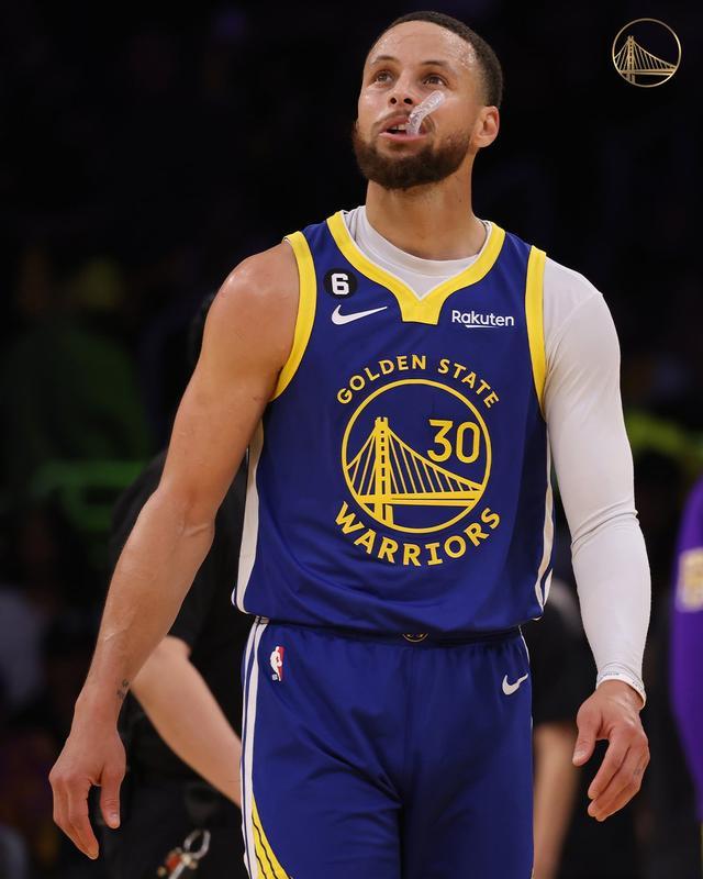 而湖人在年 而湖人在年