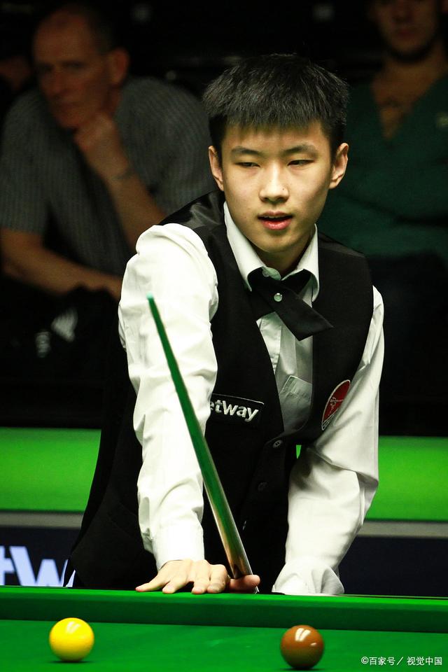 与此对比 与此对比