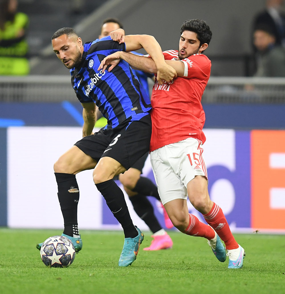 被迫伸手 被迫伸手